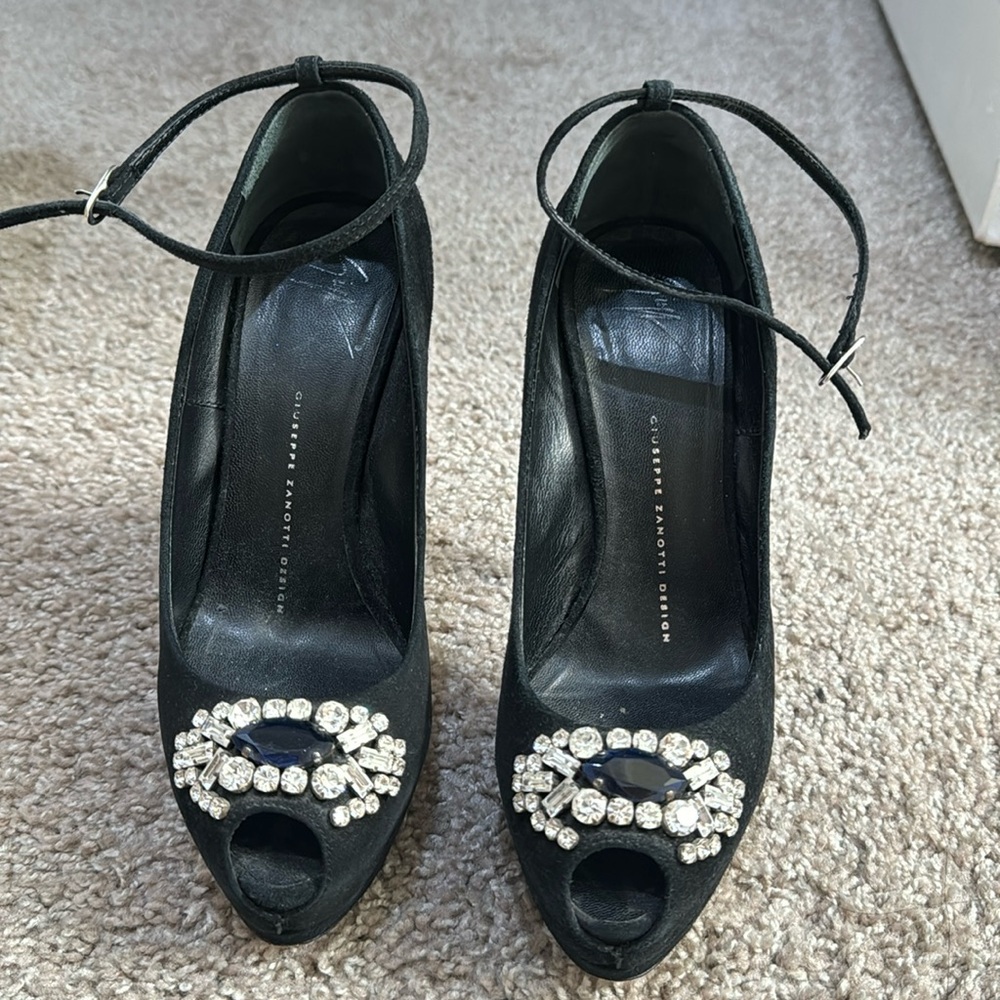Size 37 shoes “heels” Giuseppe Zanotti
100% authentic
